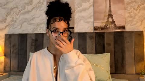 Snapshot of elizabethswift chatting on March 16, 12:20 pm elii online show from March 16, 12:20 pm