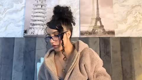 Snapshot of elizabethswift chatting on March 27, 11:54 am elii online show from March 27, 11:54 am