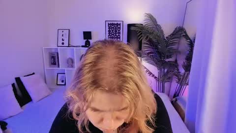 Elizabeth online show from May 7, 5:40 pm