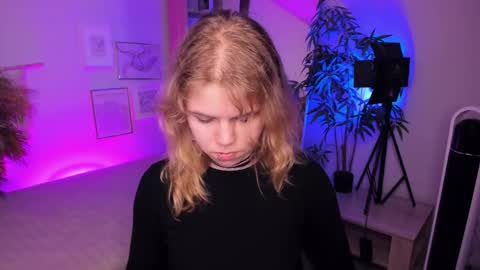 Elizabeth online show from May 17, 5:20 pm