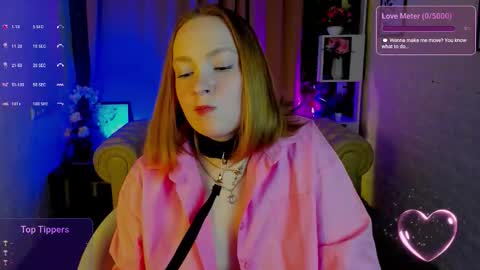 Snapshot of elizabethwalson chatting on November 22, 9:25 pm Lizzy online show from November 22, 9:25 pm