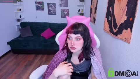 Snapshot of elizanik chatting on February 16, 7:15 am Eliza online show from February 16, 7:15 am