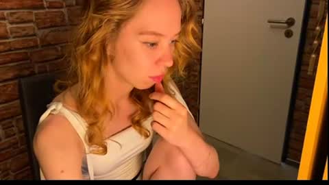 Snapshot of elizastorm chatting on June 11, 7:23 pm Eliza online show from June 11, 7:23 pm