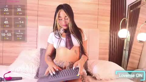 Snapshot of elizbeth_777 chatting on May 30, 2:08 am elizbeth_777 online show from May 30, 2:08 am