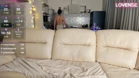 Eliz                               online show from February 4, 6:06 pm