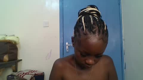 Snapshot of ella8_ chatting on June 15, 1:52 am ella8_ online show from June 15, 1:52 am