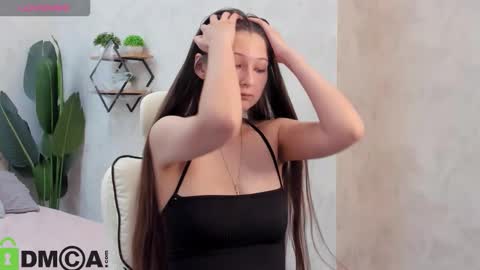 Snapshot of ella_burns chatting on November 6, 1:39 am Ella online show from November 6, 1:39 am