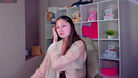 Snapshot of ella_burns chatting on November 12, 9:53 am Ella online show from November 12, 9:53 am