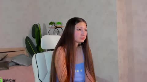 Snapshot of ella_burns chatting on November 14, 8:35 am Ella online show from November 14, 8:35 am