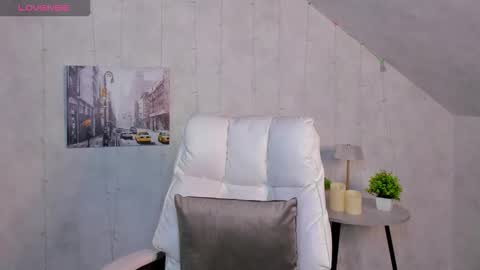 Snapshot of ella_burns chatting on November 29, 1:41 am Ella online show from November 29, 1:41 am