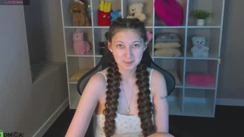 Ella online show from June 21, 4:53 pm