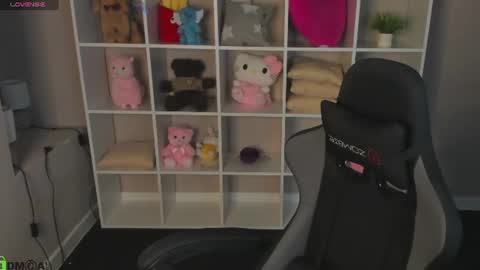 Ella online show from July 5, 4:58 pm