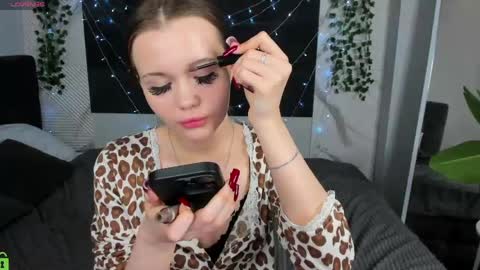 Snapshot of ella_butler chatting on June 3, 9:23 am Ella online show from June 3, 9:23 am