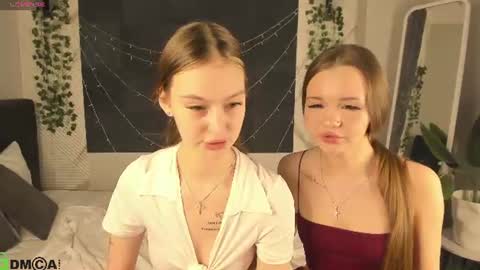 Snapshot of ella_butler chatting on June 10, 10:25 am Ella online show from June 10, 10:25 am