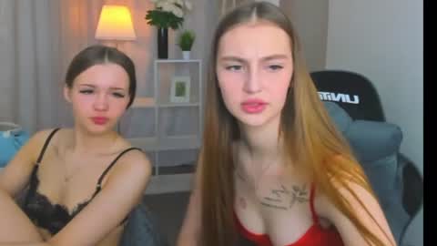 Snapshot of ella_butler chatting on June 12, 1:37 am Ella online show from June 12, 1:37 am
