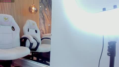Snapshot of ella_harper chatting on January 23, 5:35 am ella harper online show from January 23, 5:35 am
