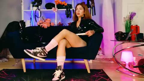 ella_kross online show from July 16, 6:41 am