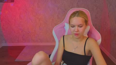 Ella online show from March 27, 1:33 am