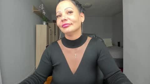 Snapshot of ella_sweety0 chatting on October 15, 11:43 am Ella online show from October 15, 11:43 am