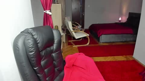 Ella online show from November 10, 6:07 pm