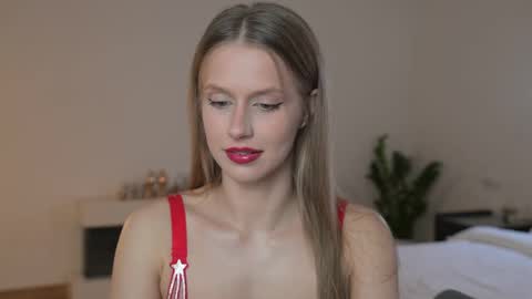 Ella online show from June 4, 6:47 pm