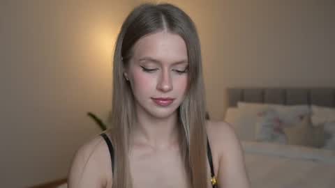 Ella online show from June 13, 6:39 pm