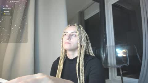 ella_vee online show from October 24, 3:03 am