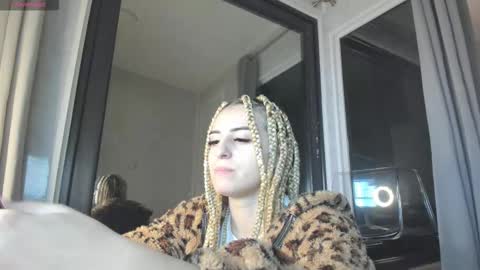ella_vee online show from October 26, 4:07 am