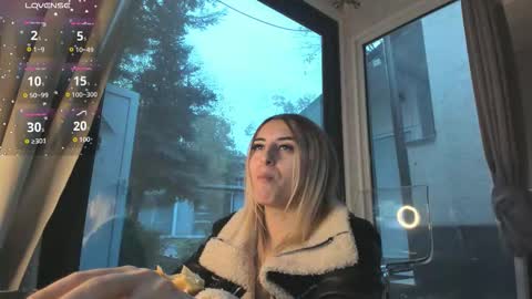 ella_vee online show from November 14, 5:50 am