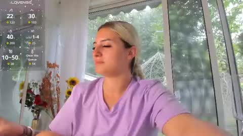 ella_vee online show from June 23, 6:00 am