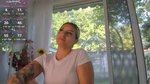 ella_vee online show from June 29, 5:46 am