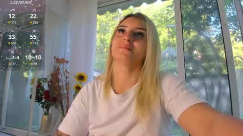 ella_vee online show from July 2, 4:18 am