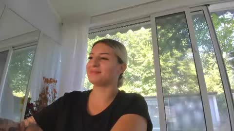 ella_vee online show from July 17, 6:31 am
