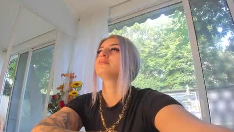 ella_vee online show from July 26, 4:31 am