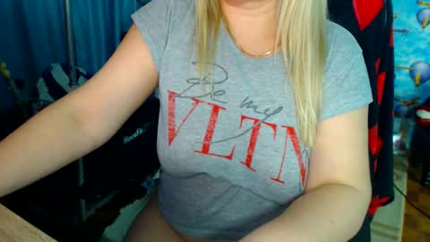  IsaBella  online show from December 13, 7:53 pm