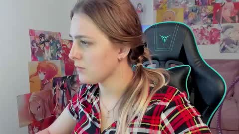 Snapshot of ellabells chatting on March 30, 12:28 pm EllaBells online show from March 30, 12:28 pm