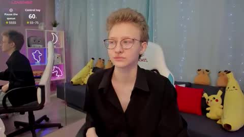 Snapshot of ellablair chatting on November 5, 4:56 am ellablair online show from November 5, 4:56 am