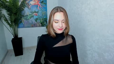 ellacurtis online show from April 2, 6:05 pm