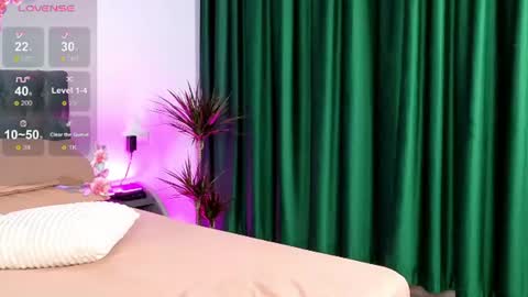 Ella online show from June 30, 5:03 pm