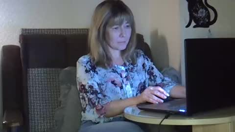 Snapshot of ellajohnsonx chatting on March 7, 4:26 pm ellajohnsonx online show from March 7, 4:26 pm