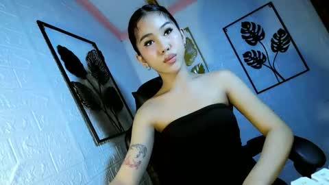 Snapshot of ellaliciousss chatting on October 1, 5:41 pm ella online show from October 1, 5:41 pm