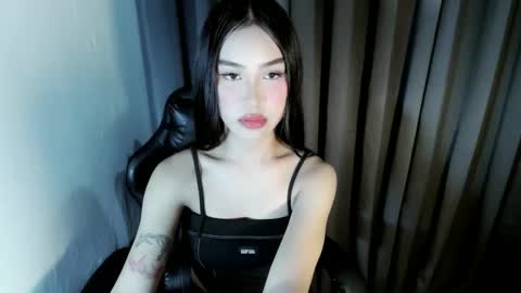 Snapshot of ellaliciousss chatting on December 4, 2:48 pm ella online show from December 4, 2:48 pm