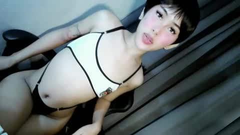 Snapshot of ellaliciousss chatting on March 4, 6:14 pm ella online show from March 4, 6:14 pm