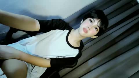 Snapshot of ellaliciousss chatting on March 6, 7:54 pm ella online show from March 6, 7:54 pm