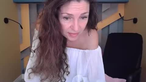 EllaLongs online show from October 31, 1:01 pm