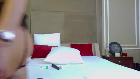 Snapshot of ellalux chatting on March 20, 5:12 am ellalux online show from March 20, 5:12 am