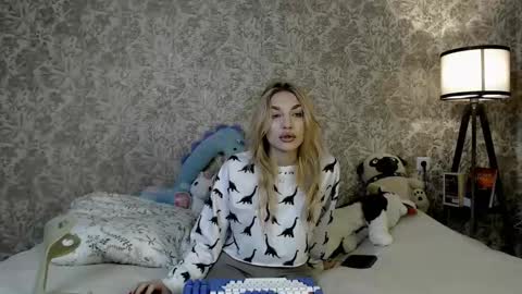 ellamilla online show from September 15, 2:17 pm