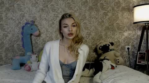 Snapshot of ellamilla chatting on November 21, 10:58 am ellamilla online show from November 21, 10:58 am