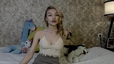 Snapshot of ellamilla chatting on November 23, 10:48 am ellamilla online show from November 23, 10:48 am