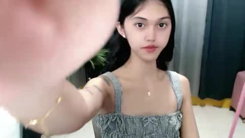 ELLA online show from May 24, 2:33 pm